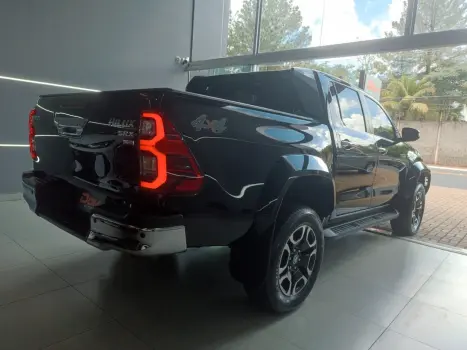 TOYOTA Hilux Caminhonete 2.8 16V SRX PLUS 4X4 TURBO DIESEL CABINE DUPLA AUTOM�TICO, Foto 5