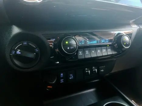 TOYOTA Hilux Caminhonete 2.8 16V SRX PLUS 4X4 TURBO DIESEL CABINE DUPLA AUTOM�TICO, Foto 8