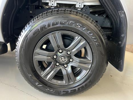 TOYOTA Hilux Caminhonete 2.8 16V 4P SR 4X4 DIESEL CABINE DUPLA AUTOM�TICO, Foto 5