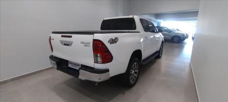 TOYOTA Hilux Caminhonete 2.8 16V SRX 4X4 DIESEL CABINE DUPLA AUTOM�TICO, Foto 4