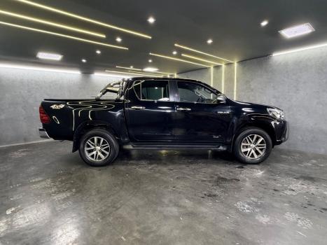 TOYOTA Hilux Caminhonete 2.8 16V SRX 4X4 TURBO DIESEL CABINE DUPLA AUTOM�TICO, Foto 4