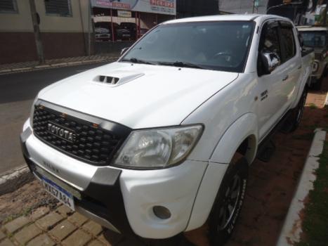 TOYOTA Hilux Caminhonete 3.0 4P 4X4 SRV TURBO DIESEL CABINE DUPLA AUTOM�TICO, Foto 1