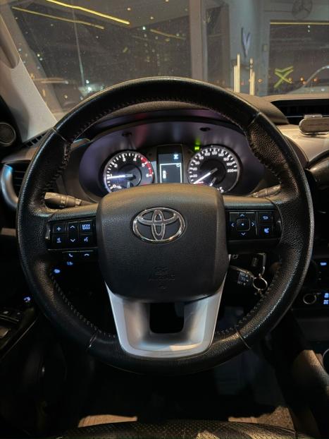 TOYOTA Hilux Caminhonete 2.8 16V 4P SR 4X4 DIESEL CABINE DUPLA AUTOM�TICO, Foto 19