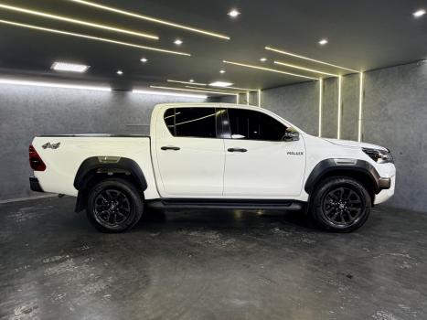 TOYOTA Hilux Caminhonete 2.8 16V SRX CONQUEST 4X4 TURBO DIESEL CABINE DUPLA AUTOM�TICO, Foto 4