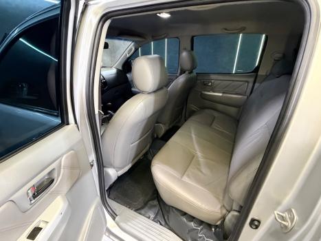 TOYOTA Hilux Caminhonete 3.0 4P 4X4 SRV TURBO DIESEL CABINE DUPLA, Foto 12
