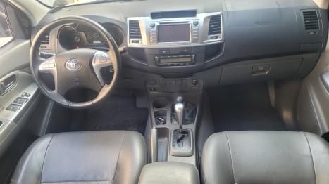 TOYOTA Hilux Caminhonete 2.7 16V 4P SRV FLEX 4X4  CABINE DUPLA AUTOM�TICO, Foto 4