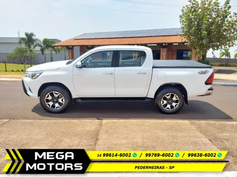 TOYOTA Hilux Caminhonete 2.8 16V SRX 4X4 TURBO DIESEL CABINE DUPLA AUTOM�TICO, Foto 4