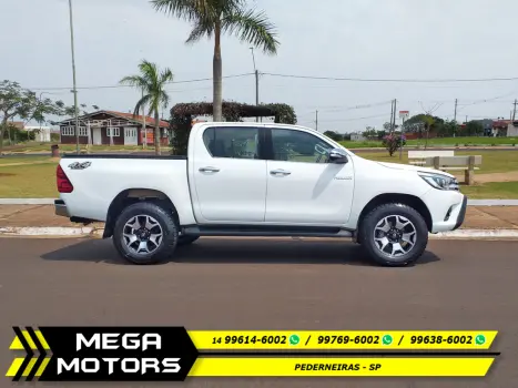 TOYOTA Hilux Caminhonete 2.8 16V SRX 4X4 TURBO DIESEL CABINE DUPLA AUTOM�TICO, Foto 9