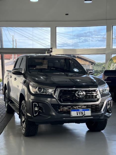 TOYOTA Hilux Caminhonete 2.8 16V 4P SRX DIESEL CABINE DUPLA, Foto 1