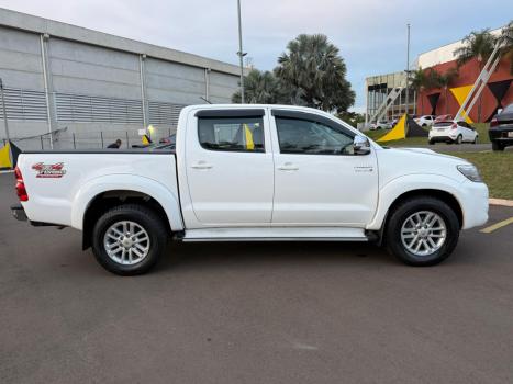 TOYOTA Hilux Caminhonete 3.0 4P 4X4 SRV TURBO DIESEL CABINE DUPLA AUTOM�TICO, Foto 4