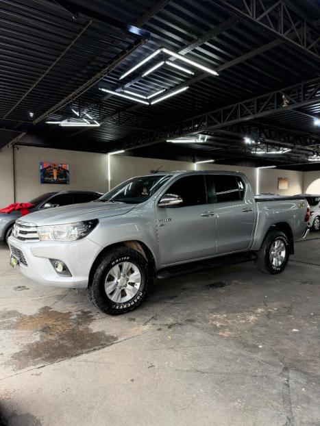 TOYOTA Hilux Caminhonete 2.7 16V 4P SRV CABINE DUPLA, Foto 2