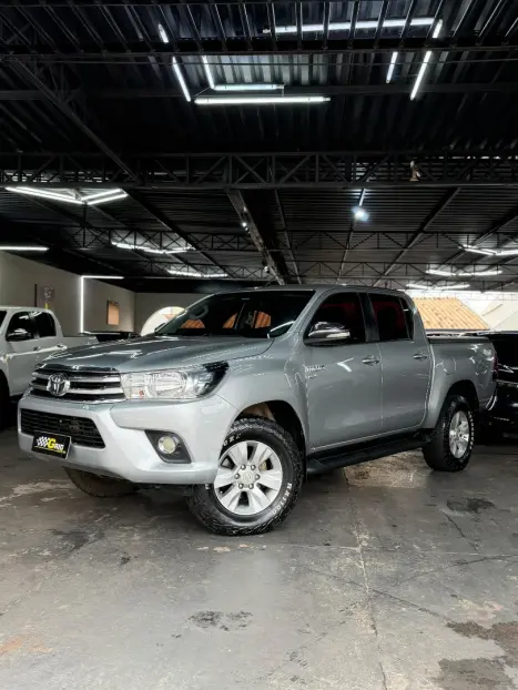 TOYOTA Hilux Caminhonete 2.7 16V 4P SRV CABINE DUPLA, Foto 3
