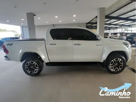 TOYOTA Hilux Caminhonete 2.8 16V SRX PLUS 4X4 TURBO DIESEL CABINE DUPLA AUTOM�TICO, Foto 4