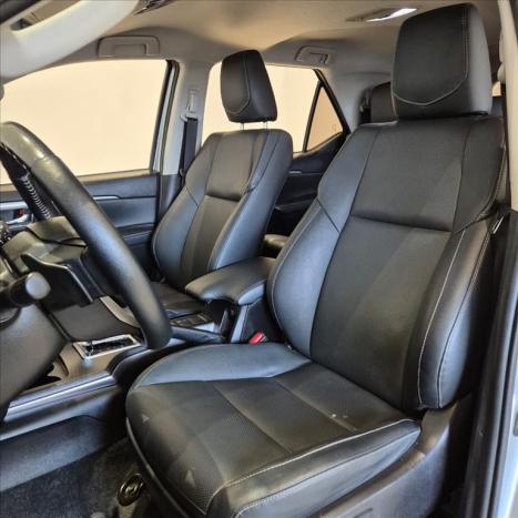 TOYOTA Hilux Caminhonete 2.8 16V SRX PLUS 4X4 TURBO DIESEL CABINE DUPLA AUTOM�TICO, Foto 14