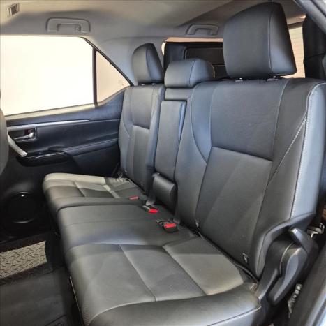 TOYOTA Hilux Caminhonete 2.8 16V SRX PLUS 4X4 TURBO DIESEL CABINE DUPLA AUTOM�TICO, Foto 15