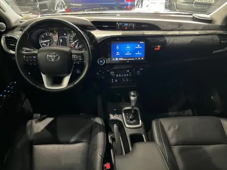 TOYOTA Hilux Caminhonete 2.8 16V SRX 4X4 TURBO DIESEL CABINE DUPLA AUTOM�TICO, Foto 10