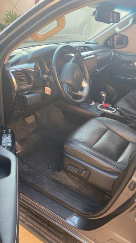TOYOTA Hilux Caminhonete 2.8 16V SRX 4X4 TURBO DIESEL CABINE DUPLA AUTOM�TICO, Foto 4