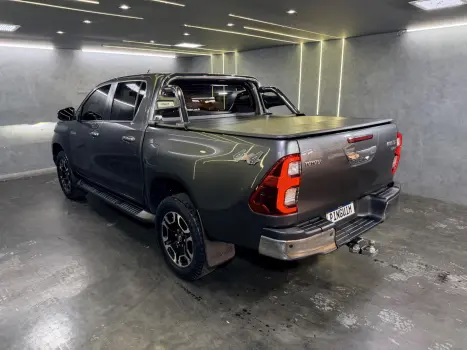 TOYOTA Hilux Caminhonete 2.8 16V SRX 4X4 TURBO DIESEL CABINE DUPLA AUTOM�TICO, Foto 14