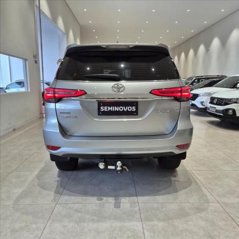 TOYOTA Hilux Caminhonete 2.8 16V SRX 4X4 TURBO DIESEL CABINE DUPLA AUTOM�TICO, Foto 5