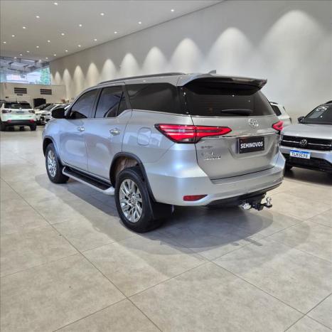 TOYOTA Hilux Caminhonete 2.8 16V SRX 4X4 TURBO DIESEL CABINE DUPLA AUTOM�TICO, Foto 6