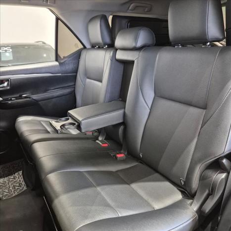 TOYOTA Hilux Caminhonete 2.8 16V SRX 4X4 TURBO DIESEL CABINE DUPLA AUTOM�TICO, Foto 17