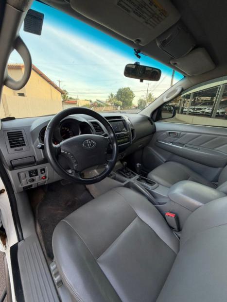 TOYOTA Hilux Caminhonete 3.0 4P 4X4 SRV TURBO DIESEL CABINE DUPLA AUTOM�TICO, Foto 10