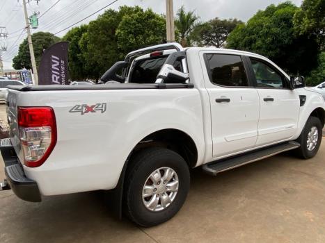 TOYOTA Hilux Caminhonete 2.4 4P 4X4 DIESEL CABINE DUPLA, Foto 7