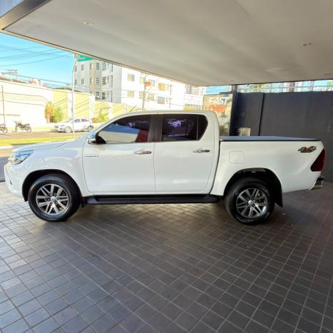TOYOTA Hilux Caminhonete 2.8 16V SRX 4X4 DIESEL CABINE DUPLA AUTOM�TICO, Foto 4
