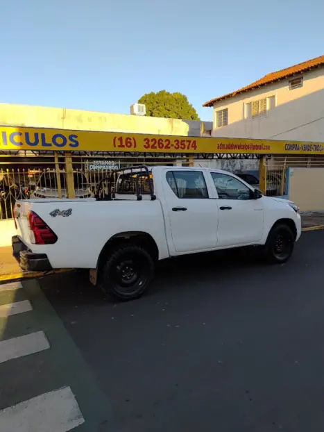 TOYOTA Hilux Caminhonete 2.8 4P 4X4 DIESEL CABINE DUPLA, Foto 2