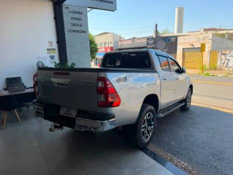 TOYOTA Hilux Caminhonete 2.8 16V SRX 4X4 DIESEL CABINE DUPLA AUTOM�TICO, Foto 4