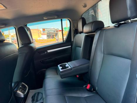 TOYOTA Hilux Caminhonete 2.8 16V SRX 4X4 DIESEL CABINE DUPLA AUTOM�TICO, Foto 17