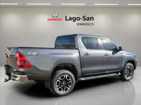 TOYOTA Hilux Caminhonete 2.8 16V SRX 4X4 TURBO DIESEL CABINE DUPLA AUTOM�TICO, Foto 2