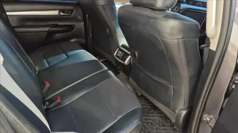 TOYOTA Hilux Caminhonete 2.8 16V SRX 4X4 TURBO DIESEL CABINE DUPLA AUTOM�TICO, Foto 4