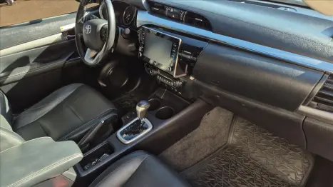 TOYOTA Hilux Caminhonete 2.8 16V SRX 4X4 TURBO DIESEL CABINE DUPLA AUTOM�TICO, Foto 6