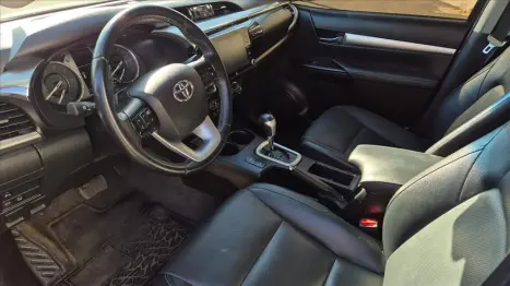 TOYOTA Hilux Caminhonete 2.8 16V SRX 4X4 TURBO DIESEL CABINE DUPLA AUTOM�TICO, Foto 8