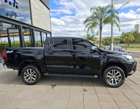 TOYOTA Hilux Caminhonete 2.8 16V SRV 4X4 DIESEL CABINE DUPLA AUTOM�TICO, Foto 4