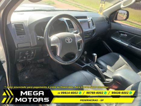 TOYOTA Hilux Caminhonete 3.0 4P 4X4 SRV TURBO DIESEL CABINE DUPLA AUTOM�TICO, Foto 9