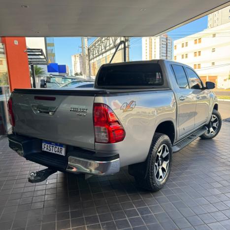 TOYOTA Hilux Caminhonete 2.8 16V SRX 4X4 DIESEL CABINE DUPLA AUTOM�TICO, Foto 5