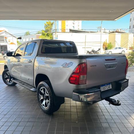 TOYOTA Hilux Caminhonete 2.8 16V SRX 4X4 DIESEL CABINE DUPLA AUTOM�TICO, Foto 6