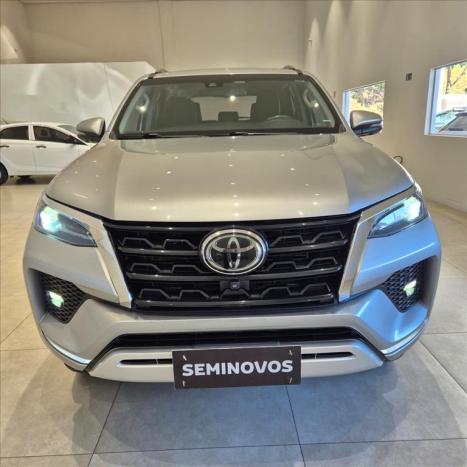 TOYOTA Hilux Caminhonete 2.8 16V SRX 4X4 TURBO DIESEL CABINE DUPLA AUTOM�TICO, Foto 2