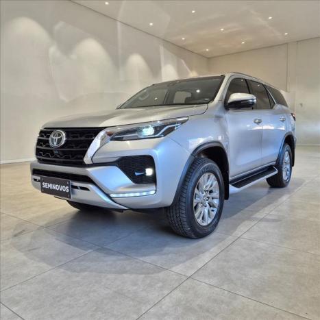 TOYOTA Hilux Caminhonete 2.8 16V SRX 4X4 TURBO DIESEL CABINE DUPLA AUTOM�TICO, Foto 3