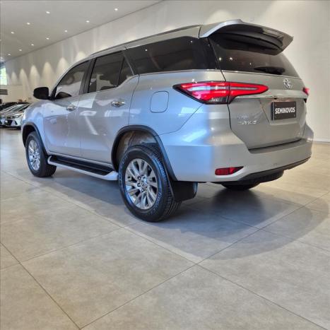 TOYOTA Hilux Caminhonete 2.8 16V SRX 4X4 TURBO DIESEL CABINE DUPLA AUTOM�TICO, Foto 6