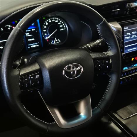 TOYOTA Hilux Caminhonete 2.8 16V SRX 4X4 TURBO DIESEL CABINE DUPLA AUTOM�TICO, Foto 13
