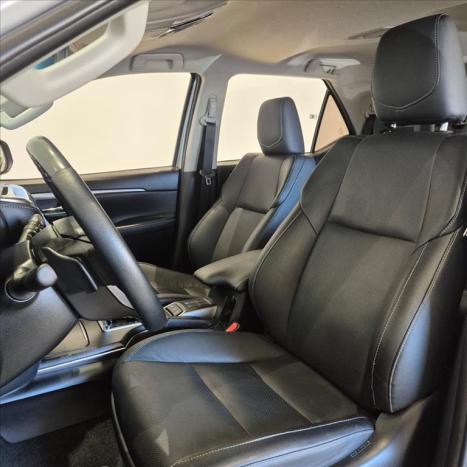 TOYOTA Hilux Caminhonete 2.8 16V SRX 4X4 TURBO DIESEL CABINE DUPLA AUTOM�TICO, Foto 16