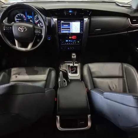TOYOTA Hilux Caminhonete 2.8 16V SRX 4X4 TURBO DIESEL CABINE DUPLA AUTOM�TICO, Foto 13