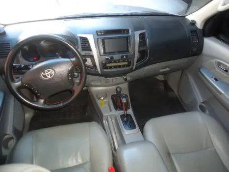 TOYOTA Hilux Caminhonete 3.0 16V 4P 4X4 SRV TURBO DIESEL CABINE DUPLA AUTOM�TICO, Foto 4