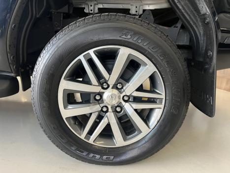 TOYOTA Hilux Caminhonete 2.8 16V SRX 4X4 DIESEL CABINE DUPLA AUTOM�TICO, Foto 5