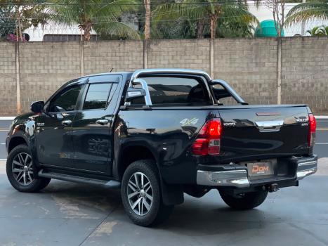 TOYOTA Hilux Caminhonete 2.7 16V 4P SRV FLEX 4X4  CABINE DUPLA AUTOM�TICO, Foto 3