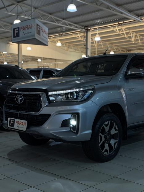 TOYOTA Hilux Caminhonete 2.8 16V SRX 50 ANOS 4X4 TURBO DIESEL CABINE DUPLA AUTOMÁTICO, Foto 3