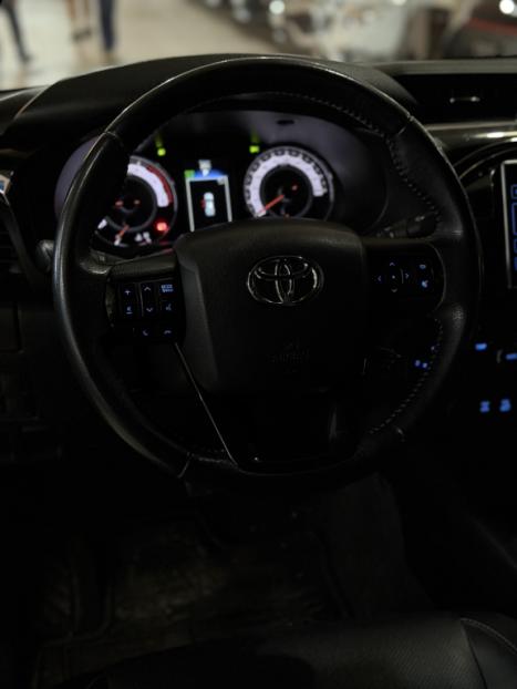 TOYOTA Hilux Caminhonete 2.8 16V SRX 50 ANOS 4X4 TURBO DIESEL CABINE DUPLA AUTOMÁTICO, Foto 12
